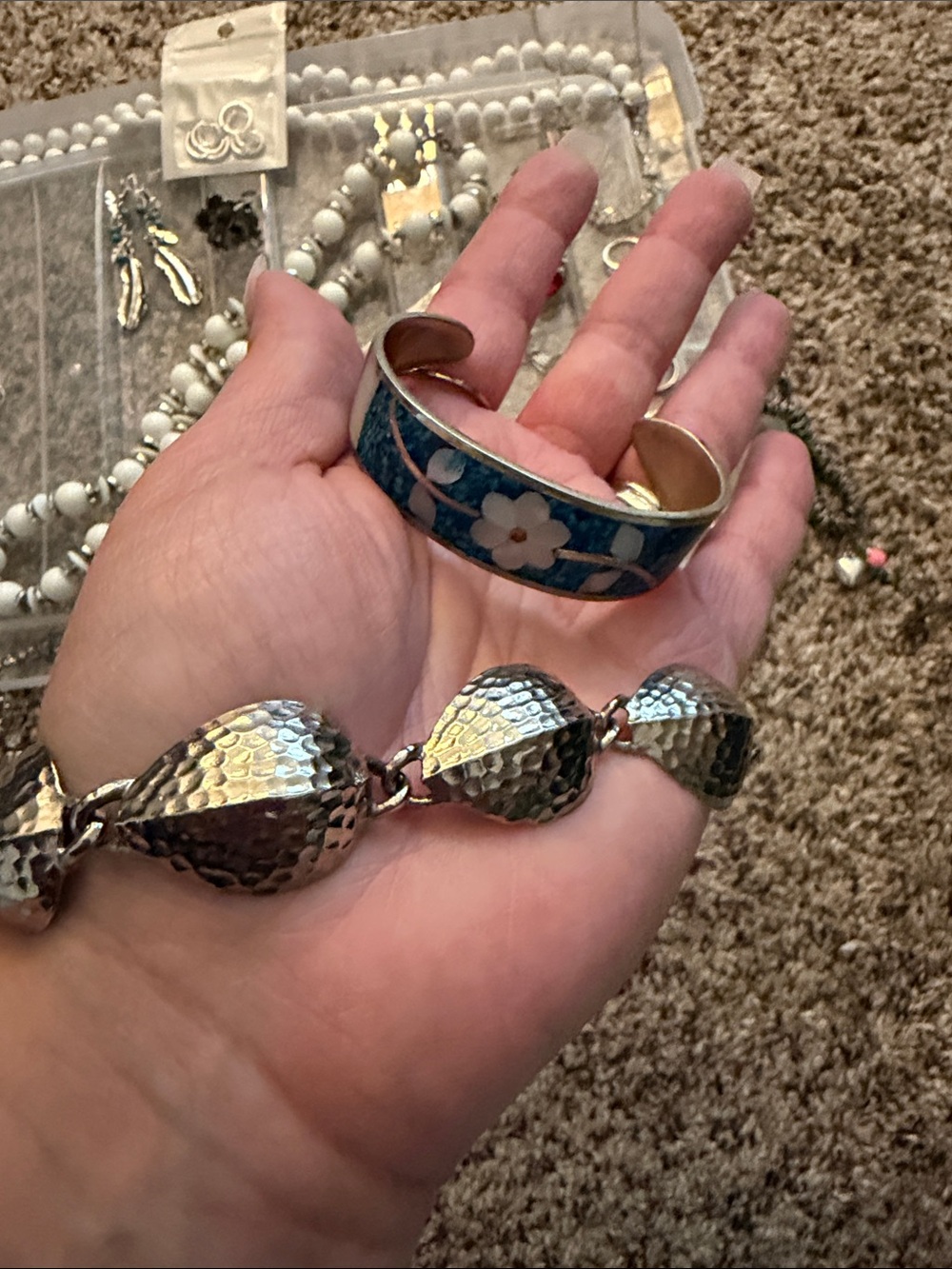 Lot of Vintage to Modern Jewelry lot - Picture 5 of 12
